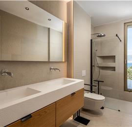 4-Bedroom Luxury Villa with Heated Pool, Ciovo near Trogir – Sleeps 8